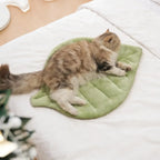 Self Warming Cat Leaf Mat, Soft Fleece & Foil Insulation, 26.5"x20.5" All-Season Pet Bed